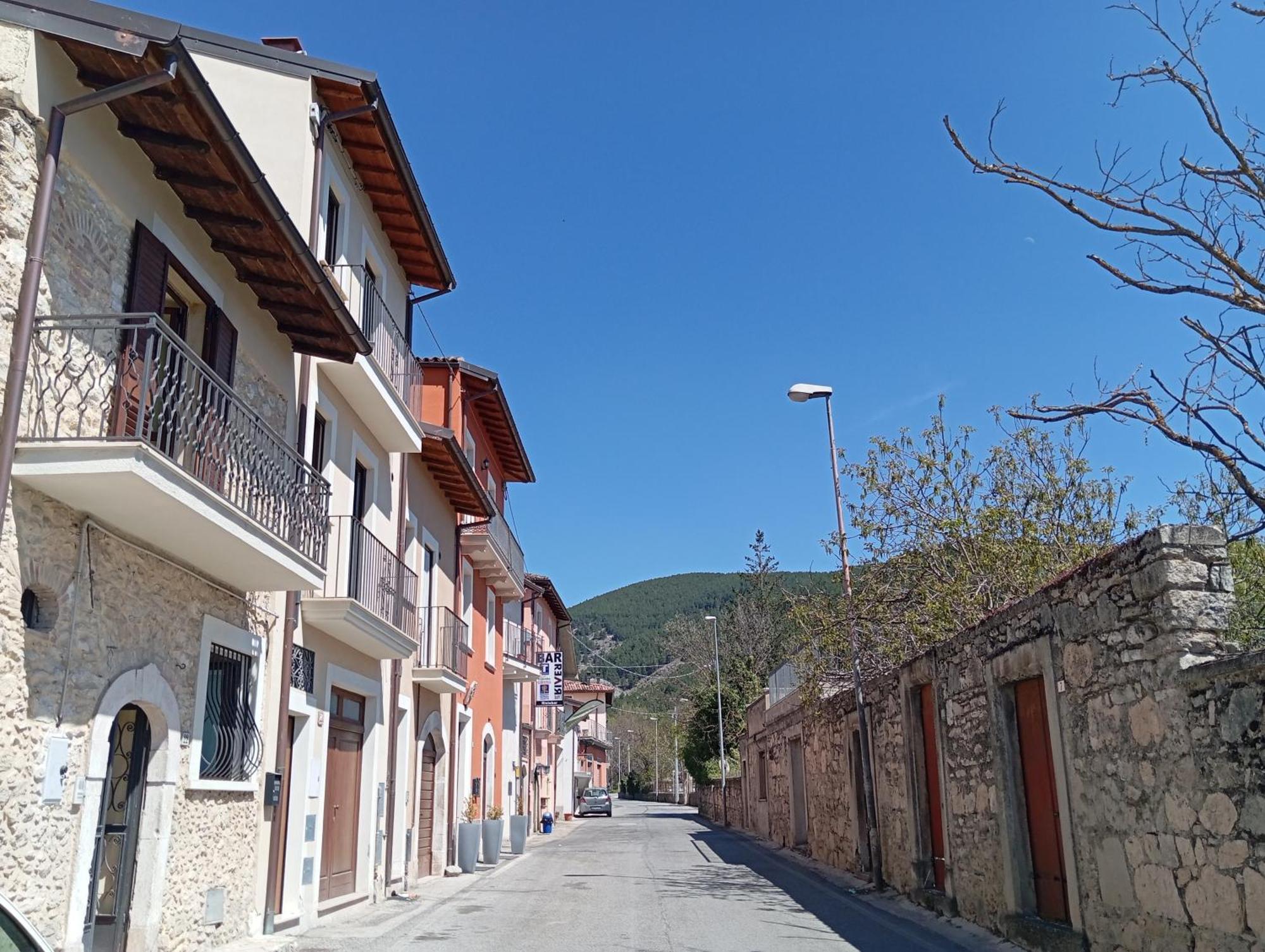Вилла La Casa Di B Paganica Экстерьер фото